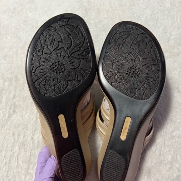 Softspots Beige Slip On Leather Wedge Sandals Pillowtop Technology Size 8 - Picture 6 of 12